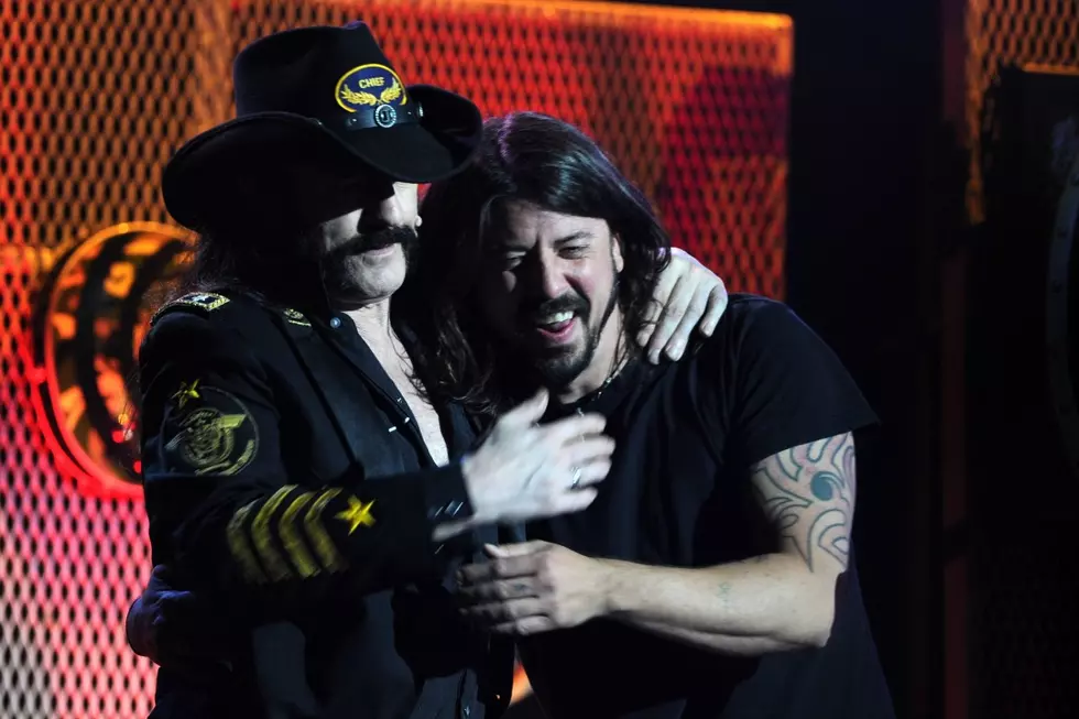 Grohl Honors Lemmy w/ Tattoo