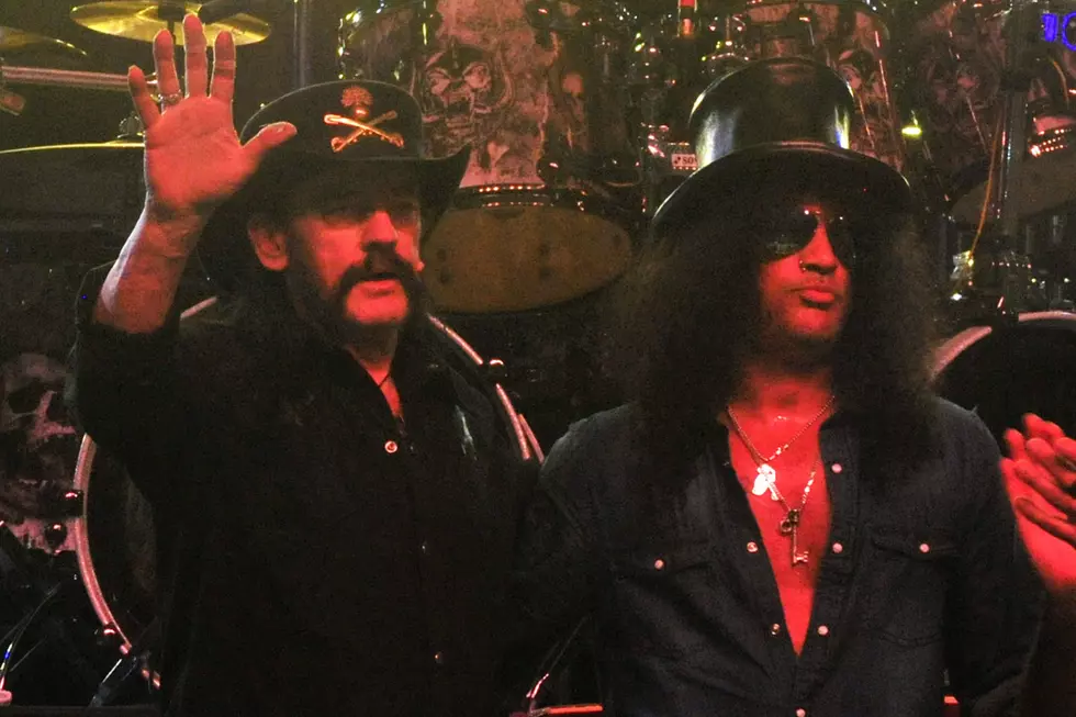 Slash Pays Tribute to Lemmy With 'Ace of Spades'