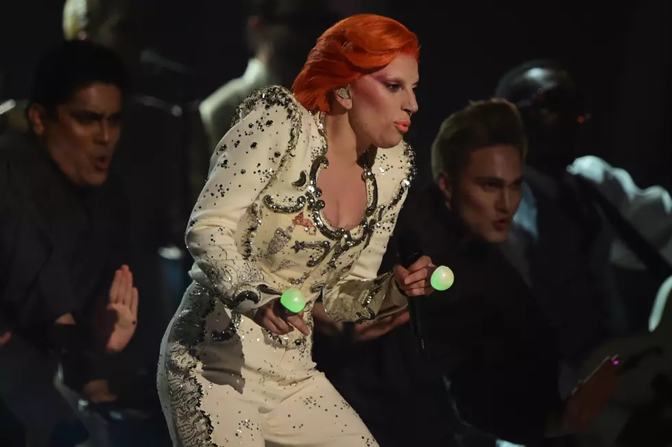 Gaga Pays Tribute to Bowie