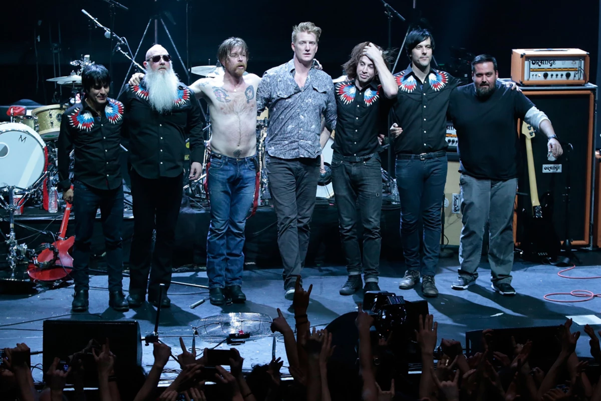Watch Eagles of Death Metal Play First Full Paris Show Since Terrorist