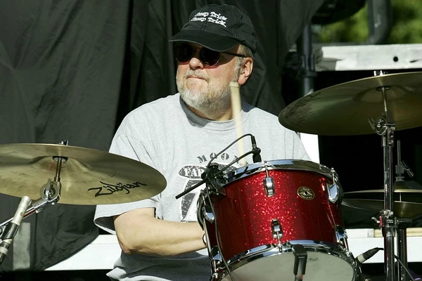 Bun E. Carlos Announces ‘Welcome to Bunezuela!’ Solo LP, Releases