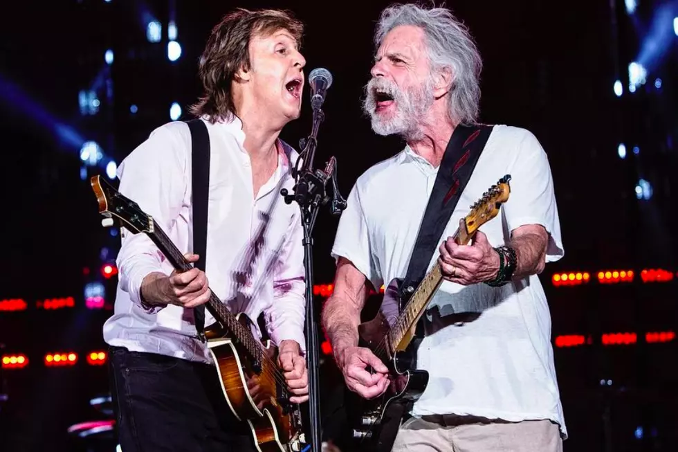 Watch Bob Weir Join Paul McCartney On Stage