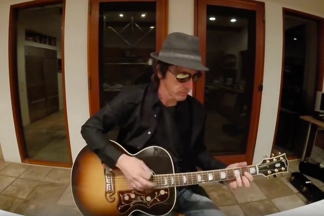 Where&#8217;s Izzy Stradlin? Read One Rock Writer&#8217;s Quest for the Truth