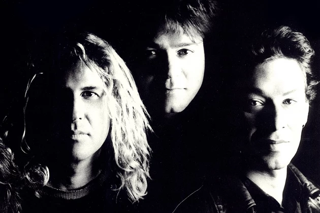 Sammy Hagar Says the Van Halen Brothers &#8216;Haven&#8217;t Made an Effort to Be Friendly&#8217;