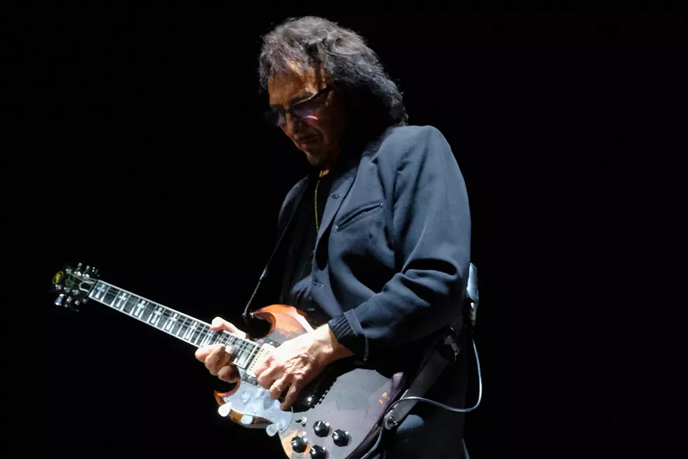 Tony Iommi Receives the Courage Award at Loudwire Music Awards
