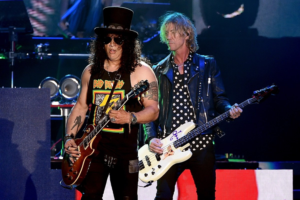 Watch Guns N' Roses Have a Spinal Tap Moment in Australia
