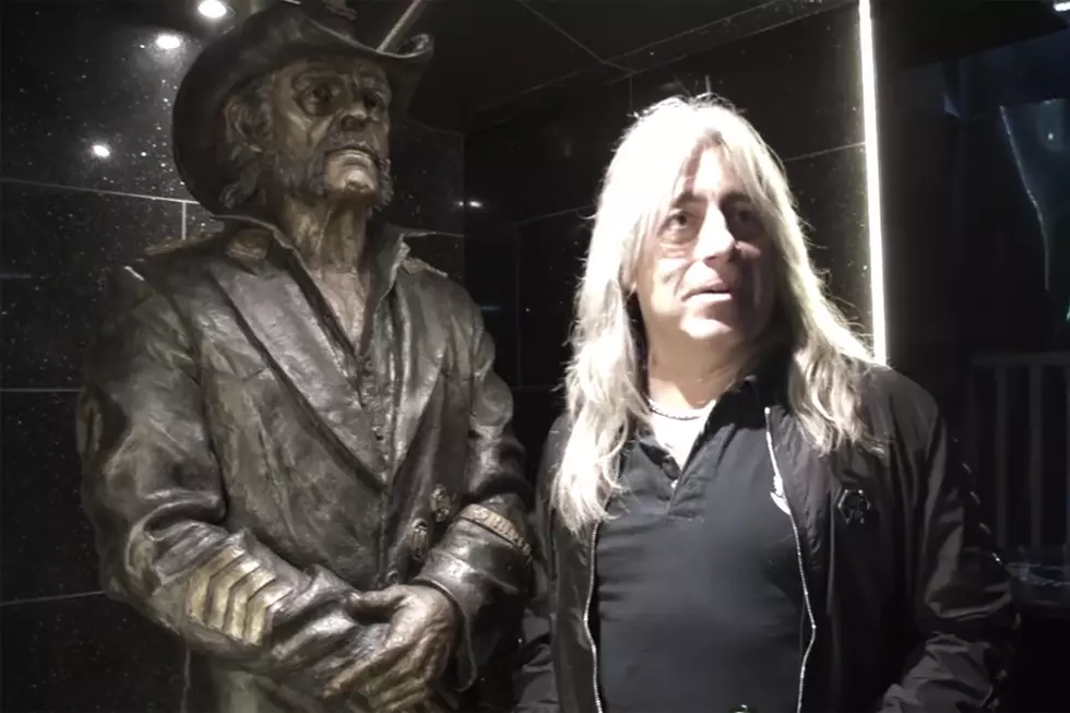 Motorhead’s Mikkey Dee Visits Lemmy Statue