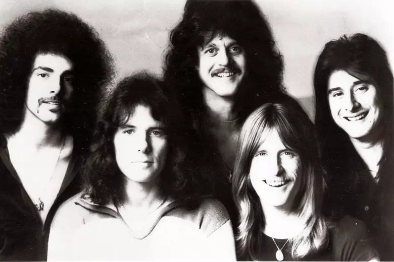 Neal Schon Won't 'Keep Chasing' Steve Perry
