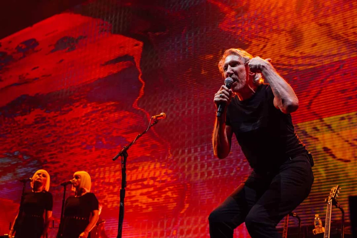 Roger Waters Kicks Off 2017 'Us + Them' Tour: Video, Set List