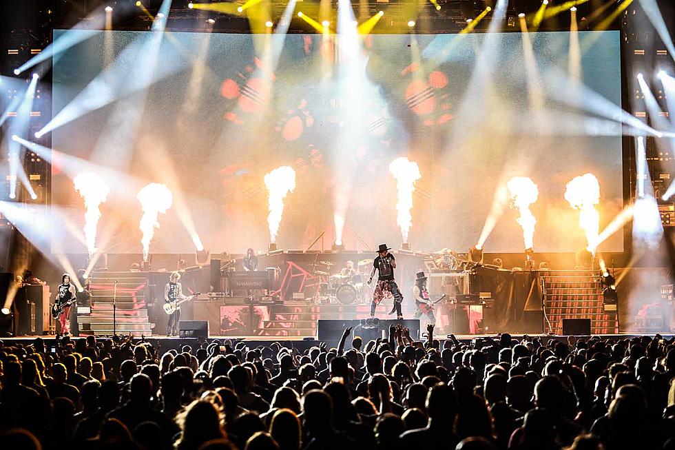 Guns N&#8217; Roses Refuse to Coast in Cleveland: Concert Review