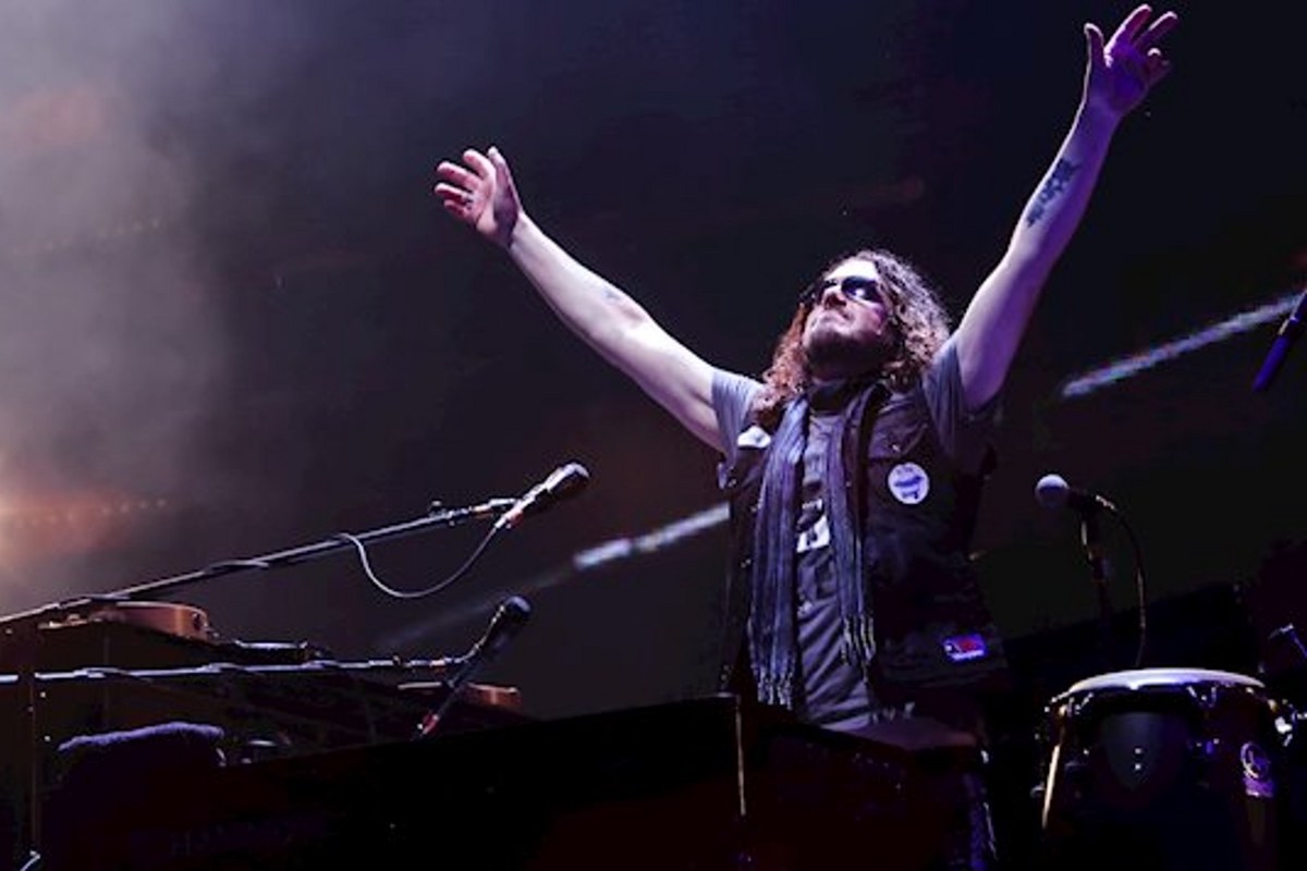 Dizzy Reed Today Listen to Dizzy Reed's New Single 'This Don't Look Like Vegas'