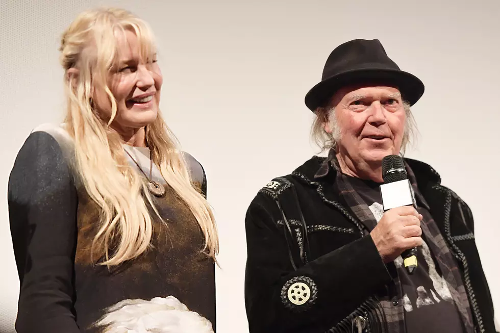 Neil Young, Daryl Hannah ‘Don’t Give A S&#8212;’ What People Think of Their Relationship