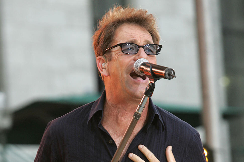 Huey Lewis Cancels All 2018 Shows Due to Hearing Loss