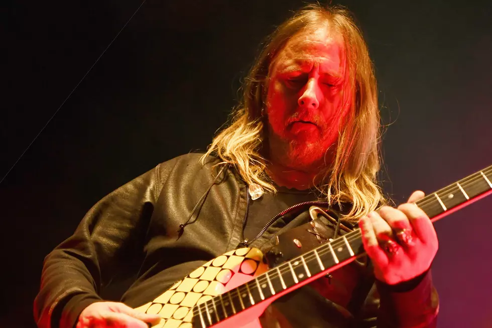 Listen to Jerry Cantrell’s New Solo Track ‘Setting Sun’