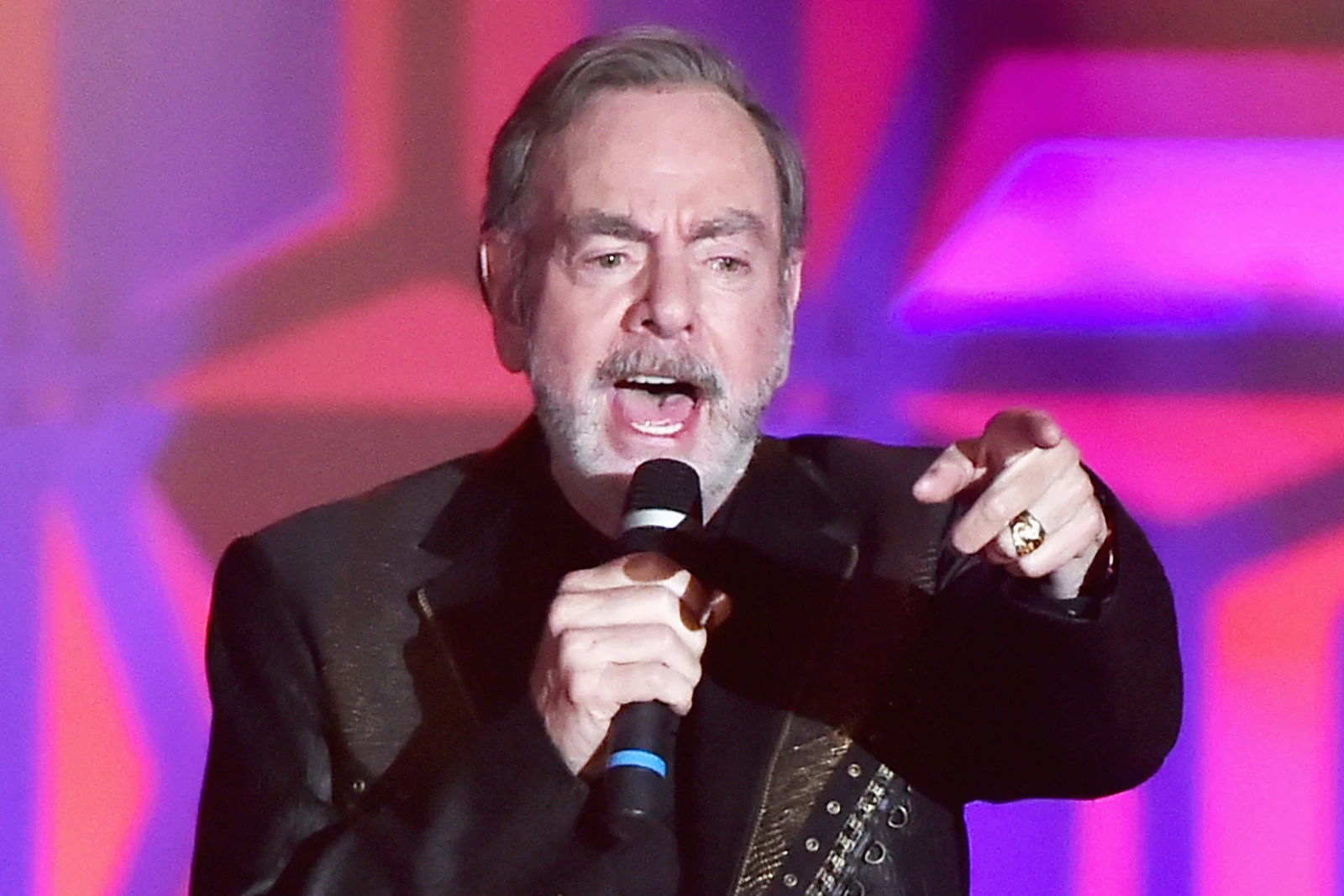 Neil Diamond belts out Sweet Caroline in rare public appearance