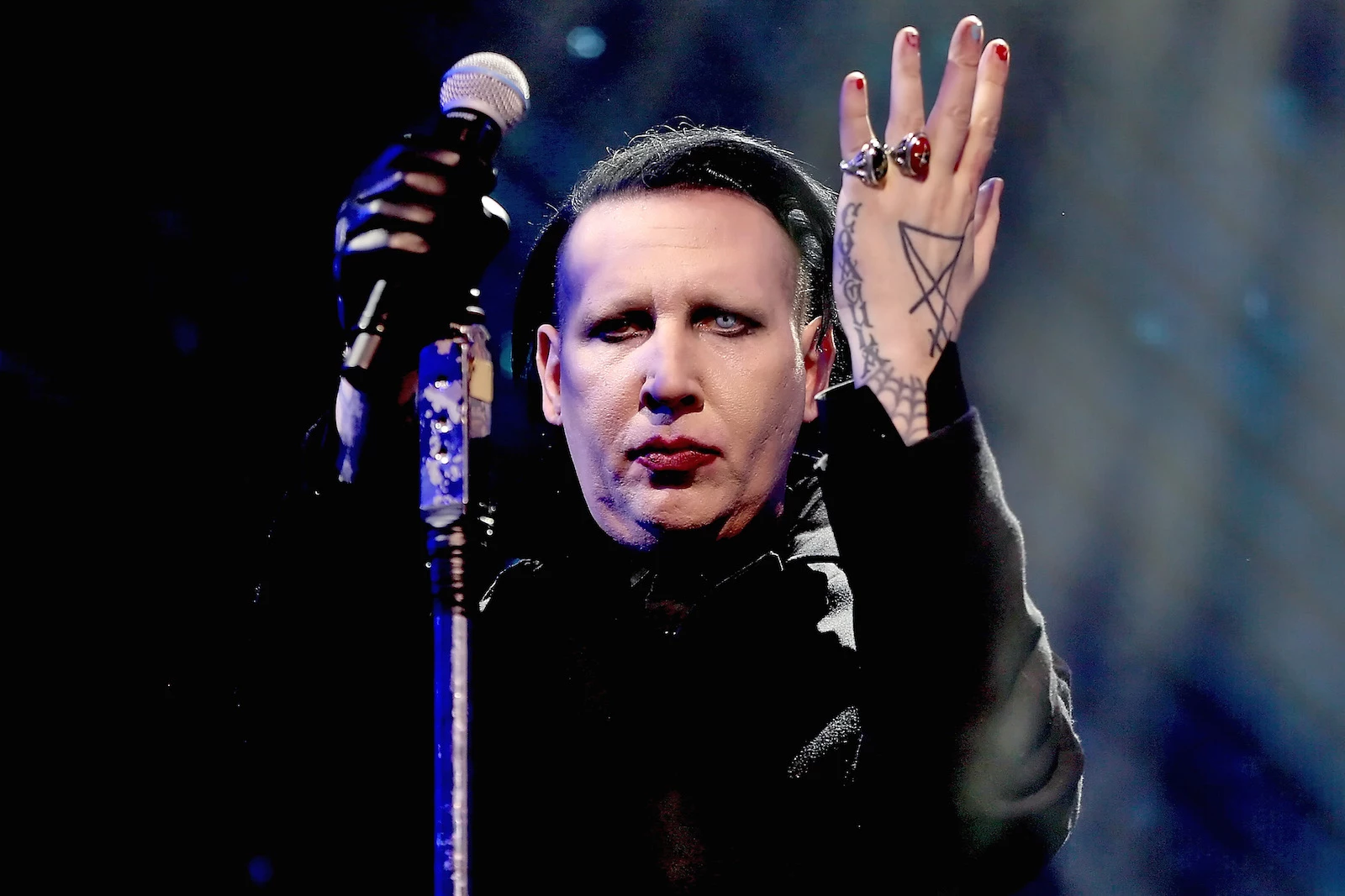 Marilyn Manson Covers Eagles “Hotel California”. Hell Freezes Over. [VIDEO]