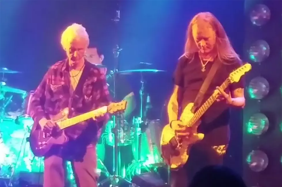 Watch Robby Krieger Guest with Alice in Chains