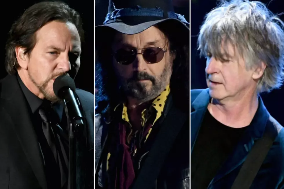 Eddie Vedder and Neil Finn Join Mike Campbell in the Bathroom