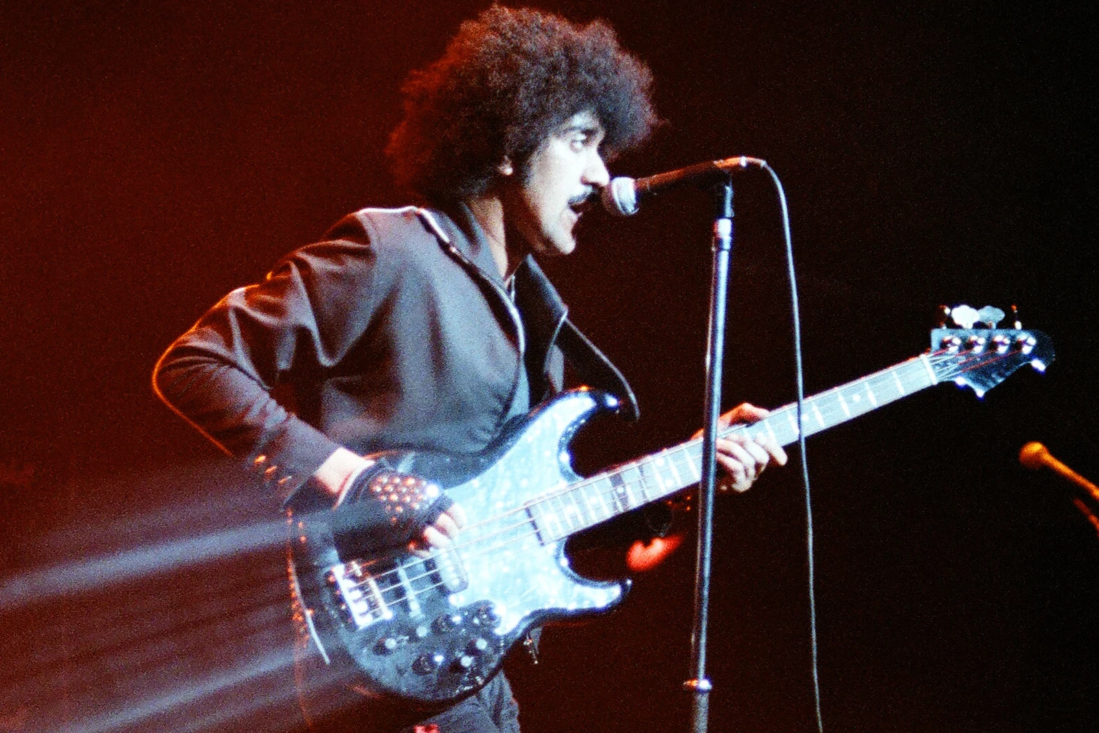 thin lizzy lead singer