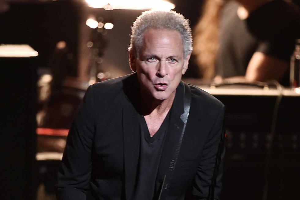 Watch Lindsey Buckingham Play for the First Time Since Surgery