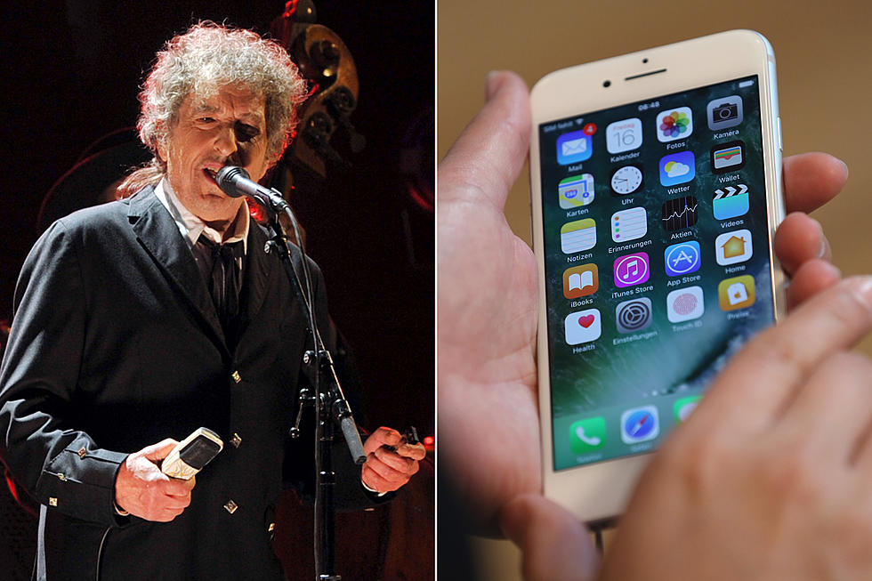Siri Briefly Thought Bob Dylan Was Dead