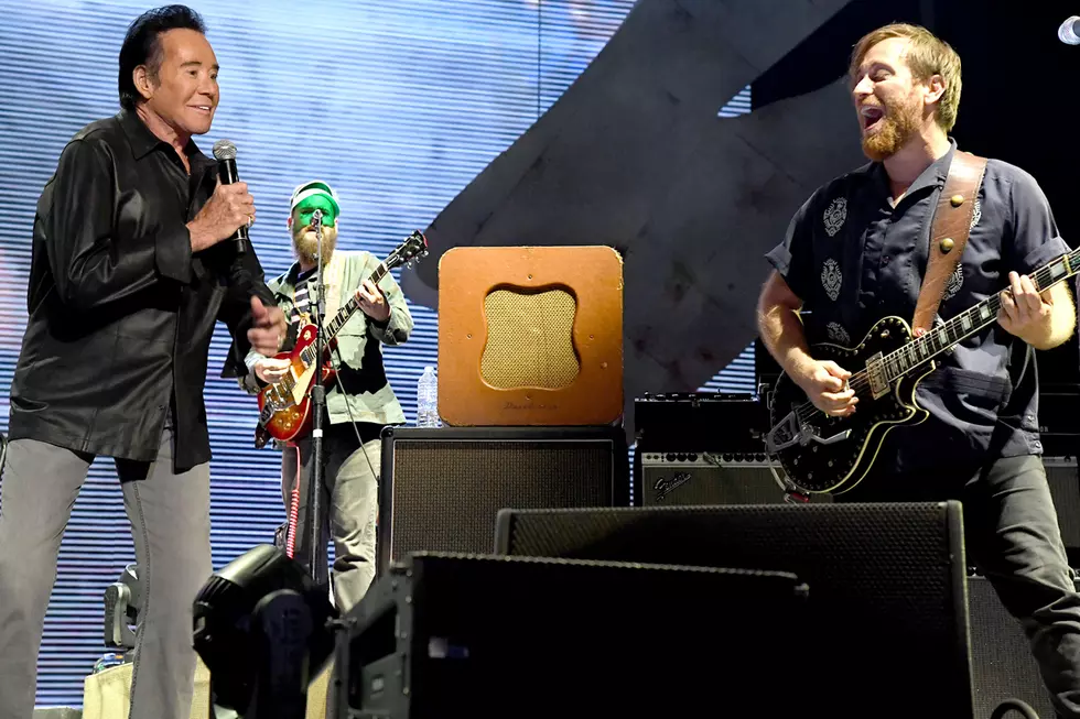 Watch: The Black Keys Perform With Wayne Newton in Las Vegas