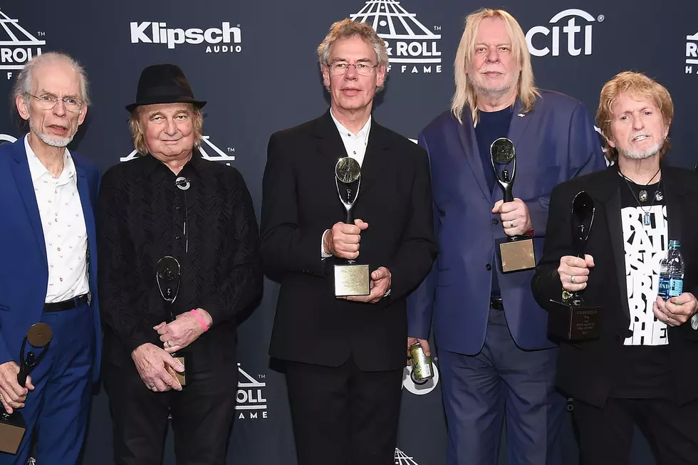Steve Howe Recalls Hellish Side to Yes' Rock Hall Induction
