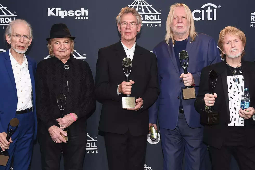 Steve Howe Recalls Hellish Side to Yes’ Rock Hall Induction