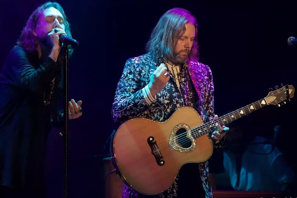 The Black Crowes Play First Reunion Show In Nyc Set List Video Thirty years ago, the black crowes, led by brothers chris and rich robinson, released their debut album shake your money. black crowes play first reunion show