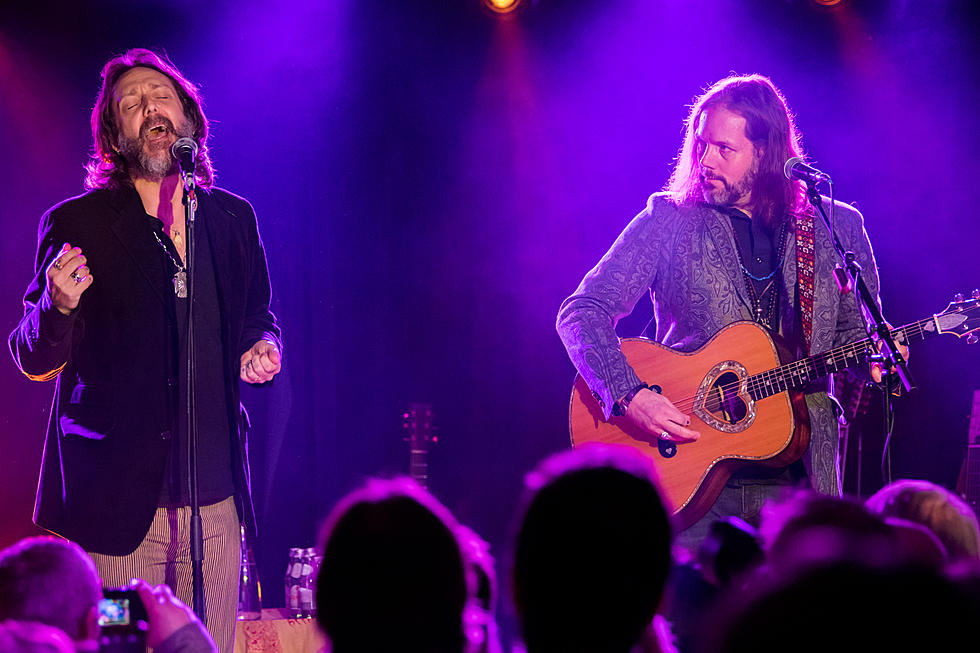 Chris and Rich Robinson Start &#8216;Brothers of a Feather&#8217; U.S. Tour: Videos and Set List