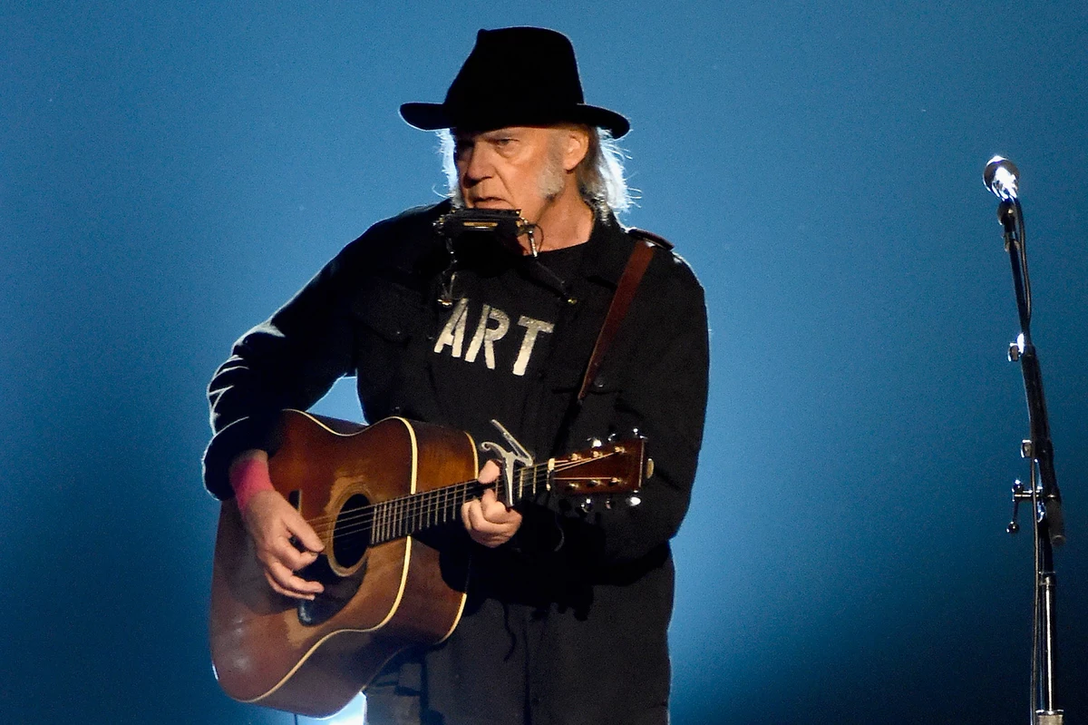 Neil Young Planning Crazy Horse ‘Barn Tour’