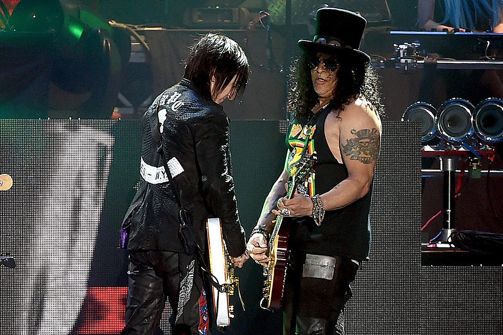 Richard Fortus Enjoys Friendly Onstage Competition With Slash