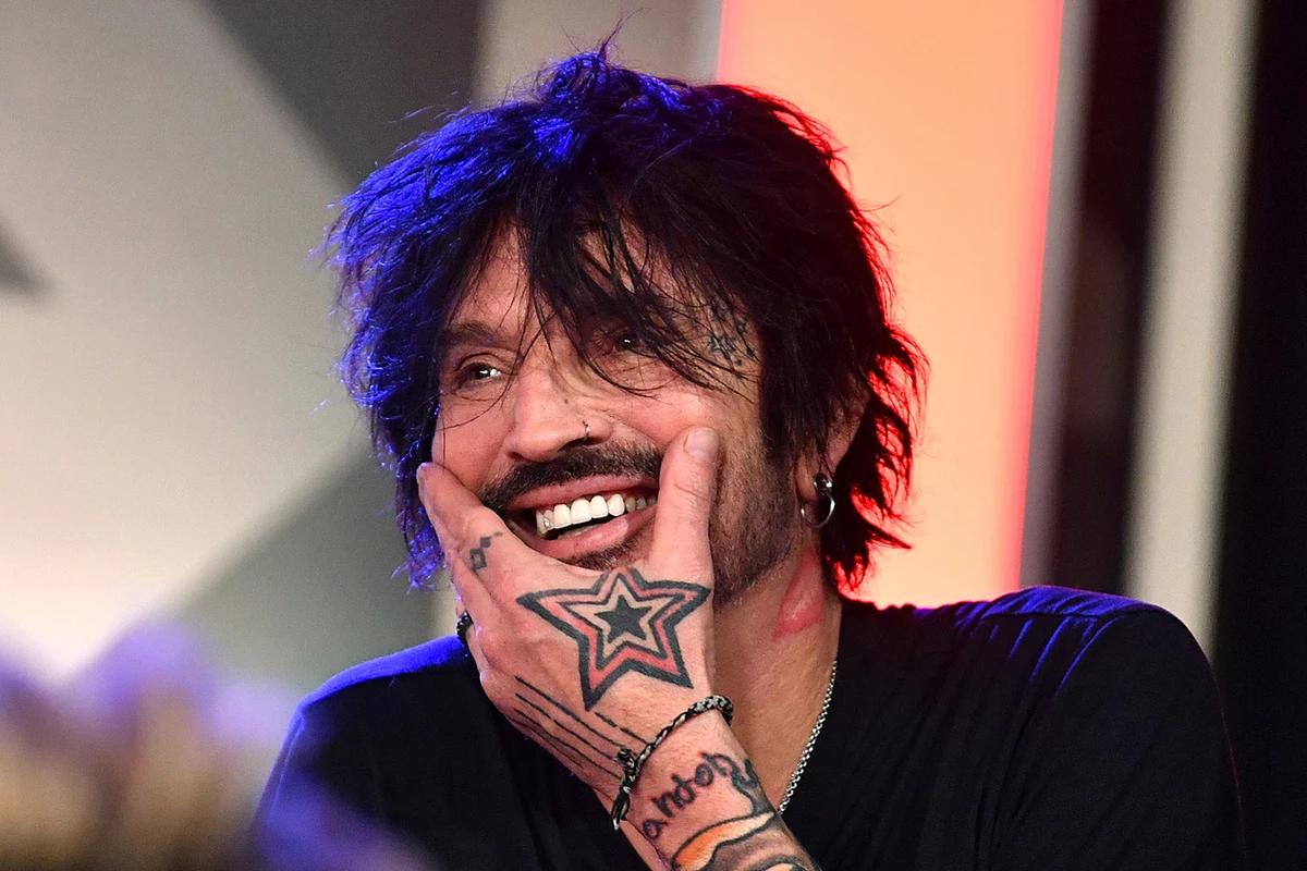 Tommy Lee Caught On Video Missing CountIn, Some Say Using Tracks