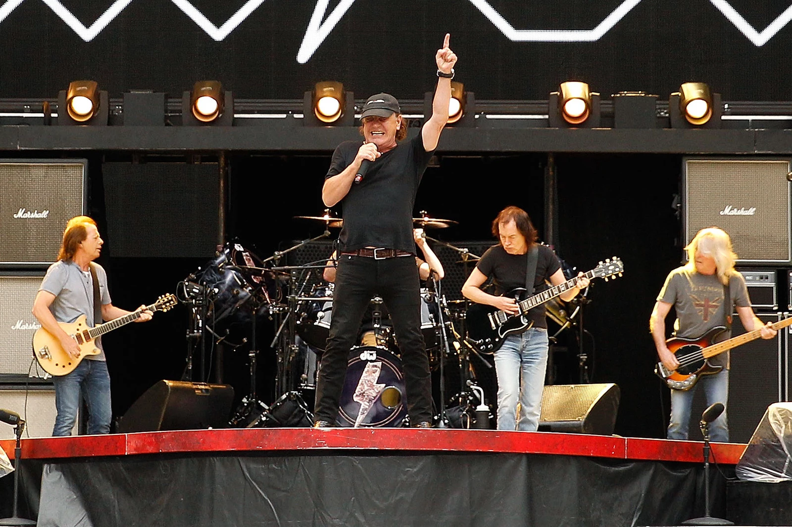 forkorte Orient cirkulære Reunited AC/DC 'Would Love' to Tour Again