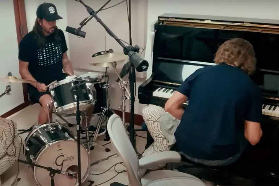 Watch Dave Grohl and Greg Kurstin Cover Bob Dylan