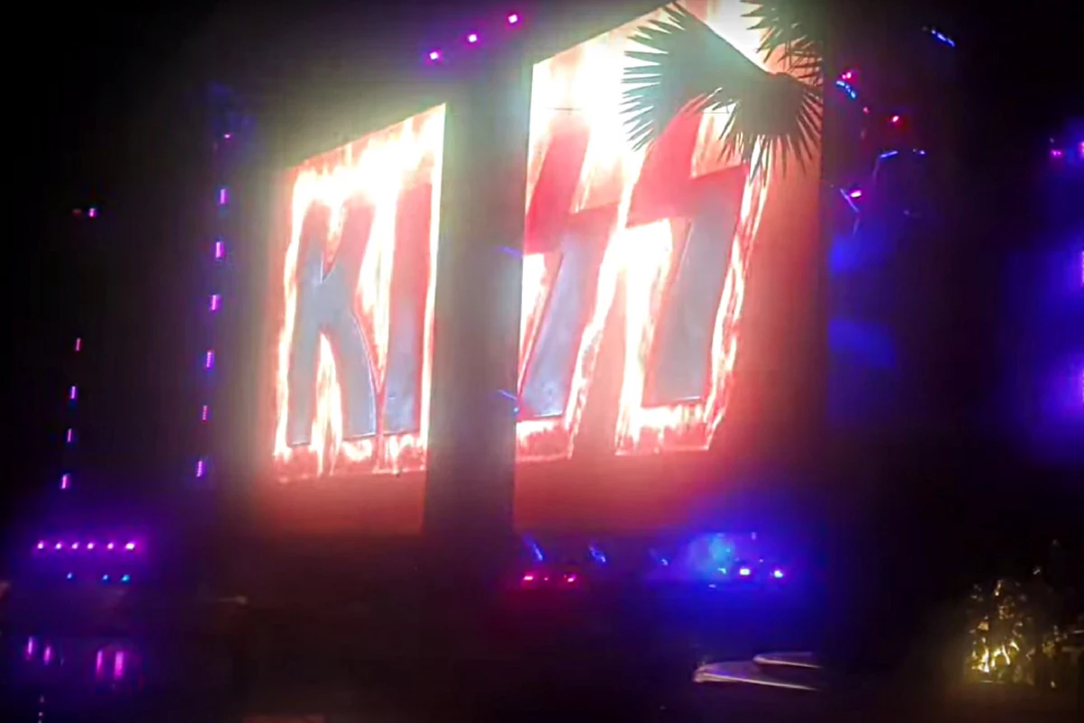 Watch Clips from Kiss' Highly Explosive Soundcheck in Dubai - Ultimate Classic Rock