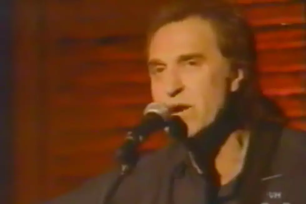 25 Years Ago: ‘VH1 Storytellers’ Debuts with Ray Davies