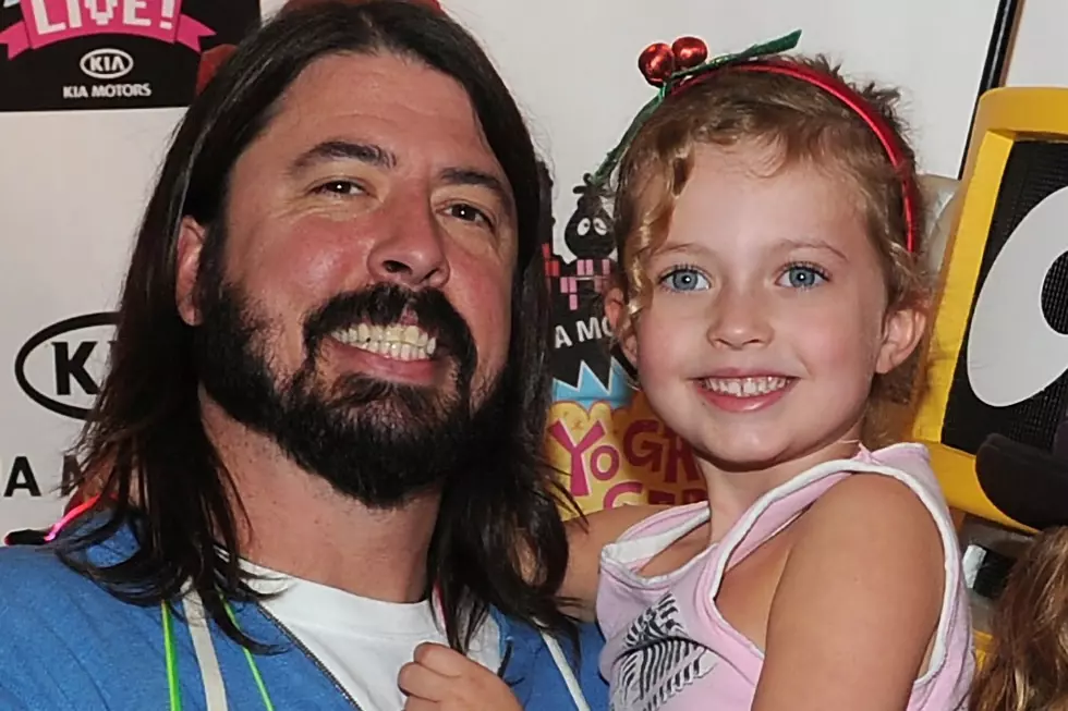 When Dave Grohl Took Grammys to His Daughter’s School