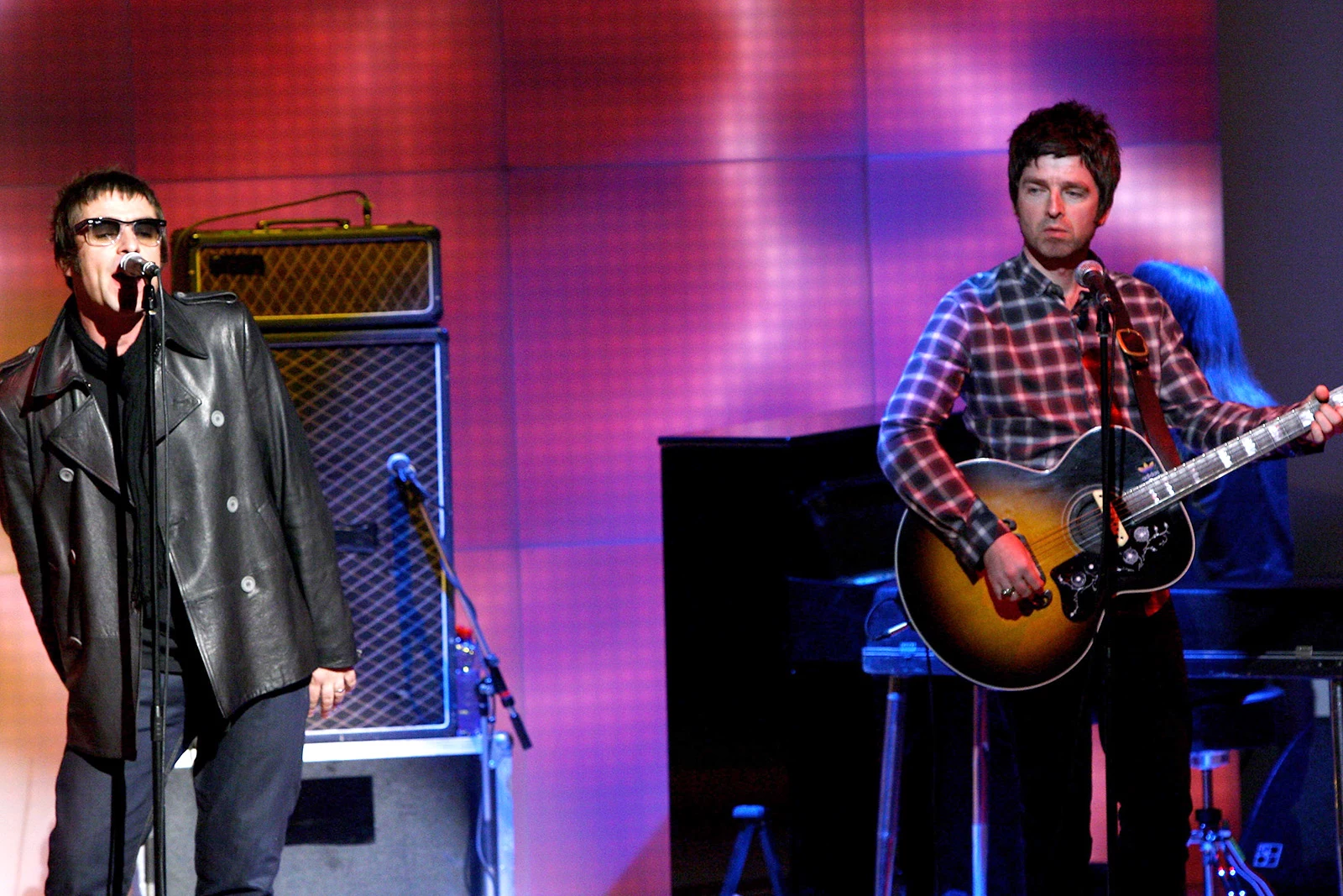 Overstige Temmelig Prestige Noel Gallagher Wishes Oasis Had Finished With Onstage Fight