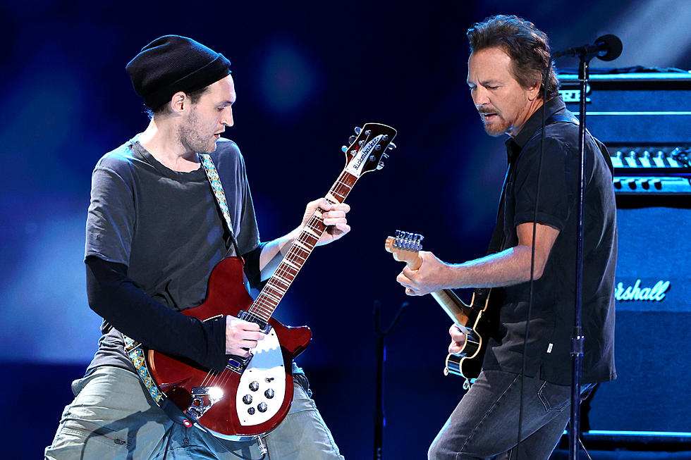 Pearl Jam Add Former Red Hot Chili Peppers Guitarist to Lineup