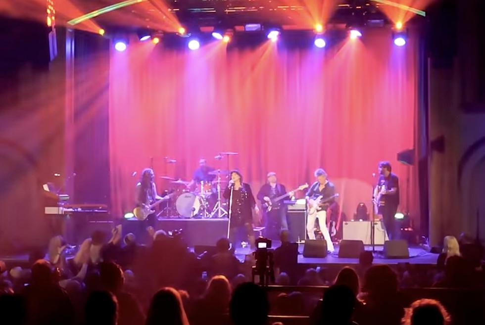 See Ann Wilson Perform With Original Heart Guitarist Roger Fisher