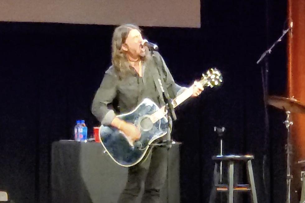 Watch Dave Grohl Play Nirvana and Foo Fighters Hits at Book Event