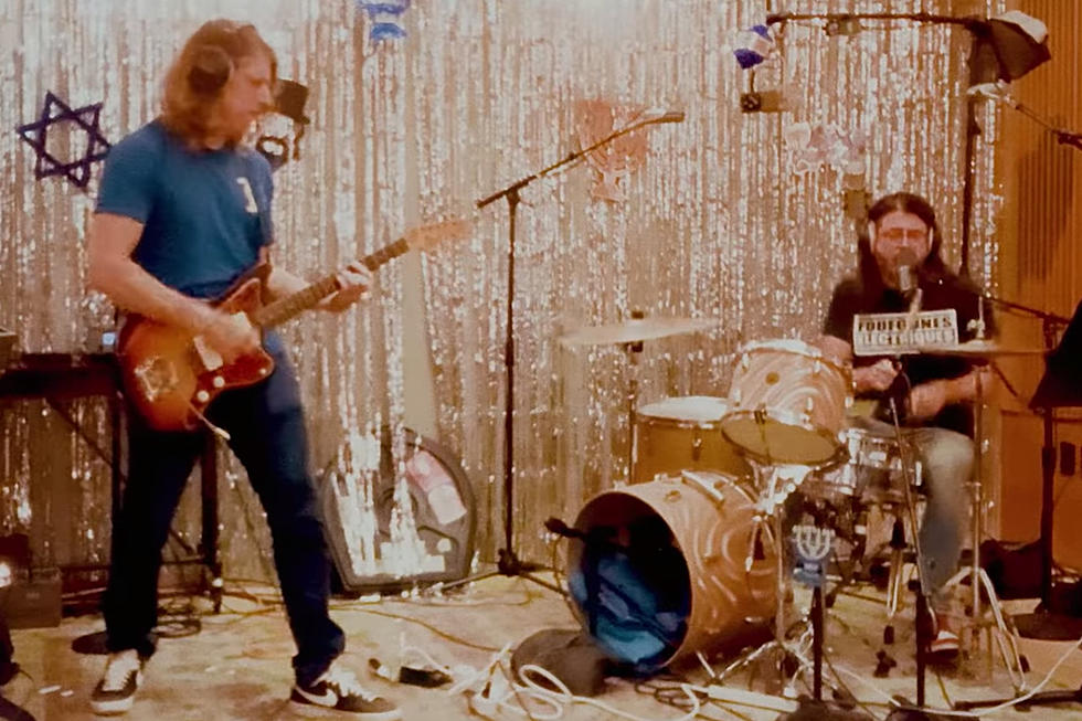 Dave Grohl and Greg Kurstin Cover Ramones’ ‘Blitzkrieg Bop’