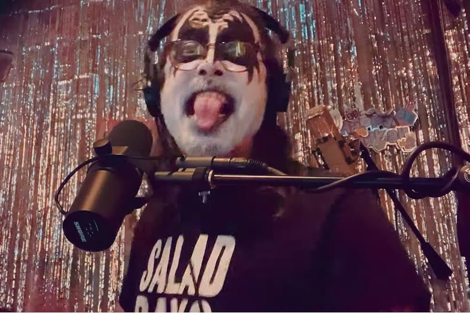 Watch Dave Grohl Cover Kiss' 'Rock and Roll All Nite