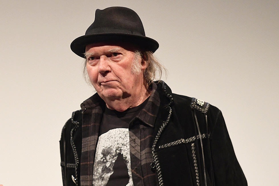 Neil Young Demands Spotify Remove His Music Over Vaccine Lies