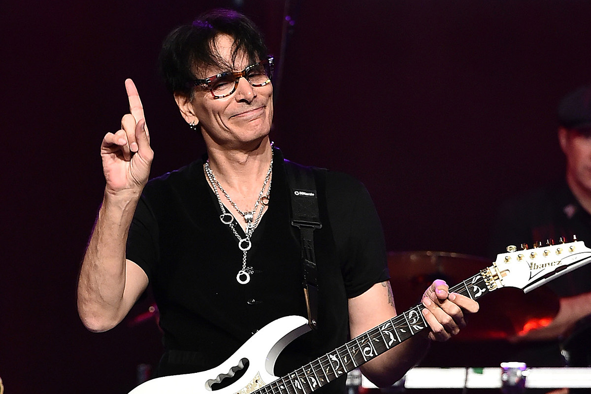 Steve Vai Postponed Tour Due to ‘Stupid’ Pizza-Making Injury