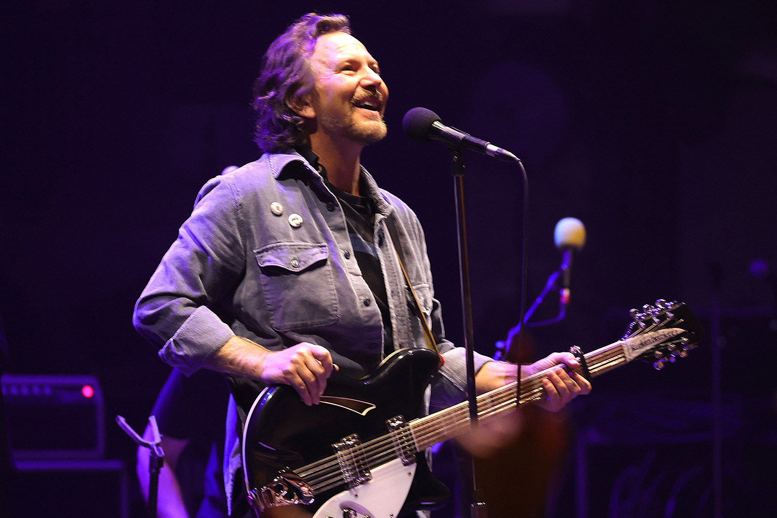 Eddie Vedder Sings â€˜Take Me Out to the Ball Gameâ€™ at World Series Game  5: Watch