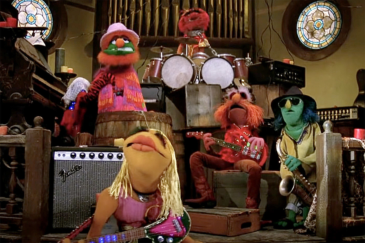 The Muppets: Over 60 Muppets reunite for classic theme song video
