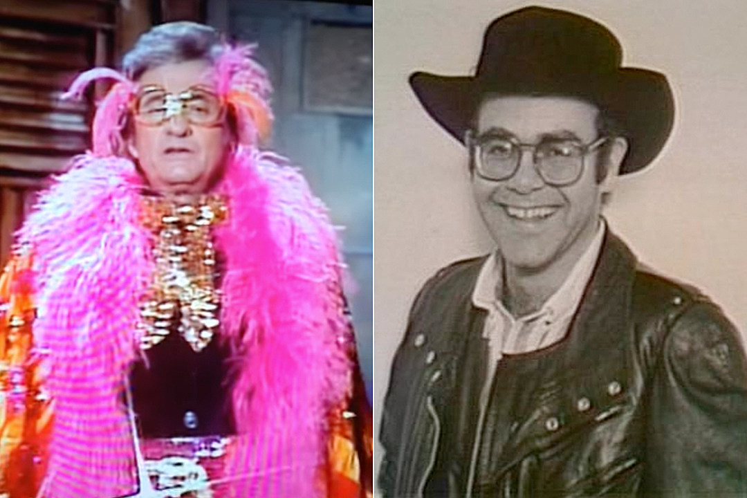 40 Years Ago Elton John and Johnny Cash Trade Outfits on SNL picture