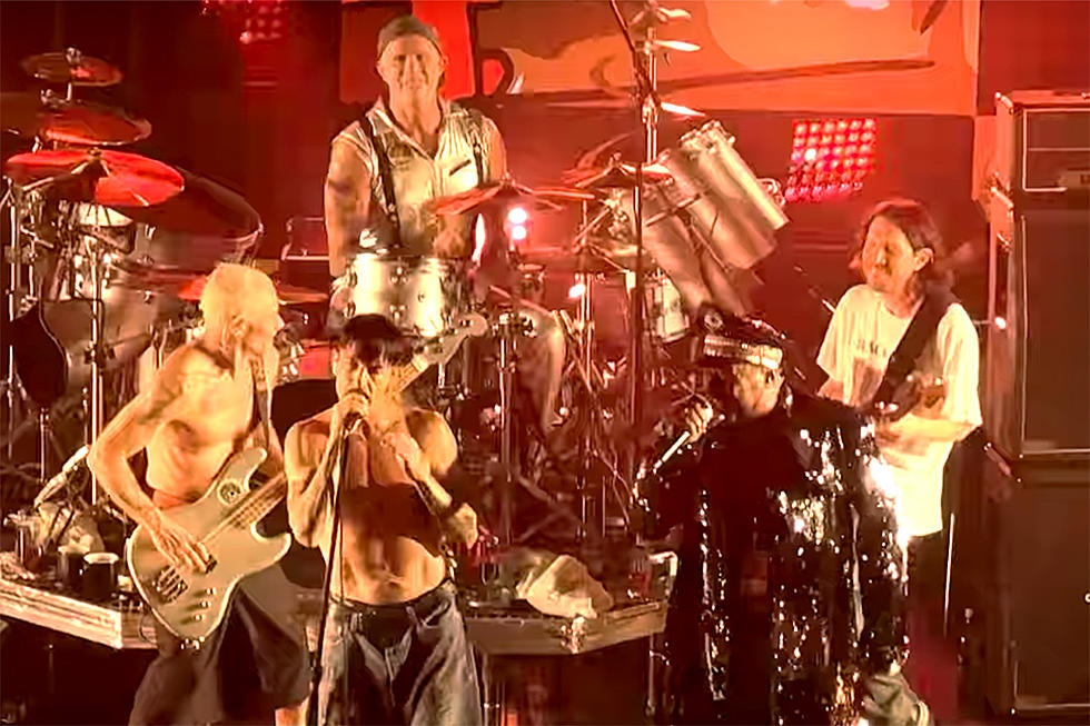 Watch Red Hot Chili Peppers, George Clinton Play 'Give It Away'